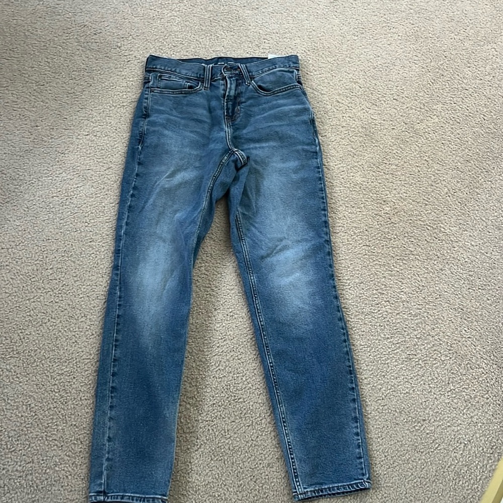 Old Navy jeans . Worn twice . Size 28x32 Athletic taper